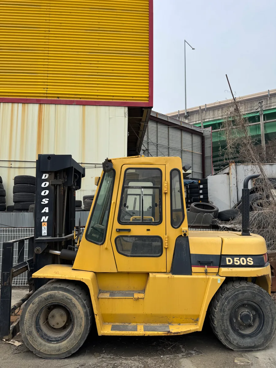 두산 D50S 5톤 (2006년)