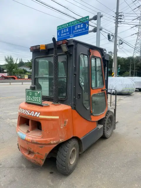 두산 D25S-5 2.5톤 (확인불가년)